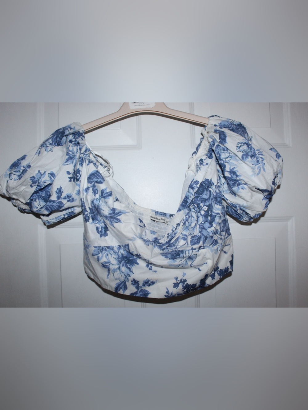 Abercrombie & Fitch White and Blue Floral Puff-Sleeve Crop Top